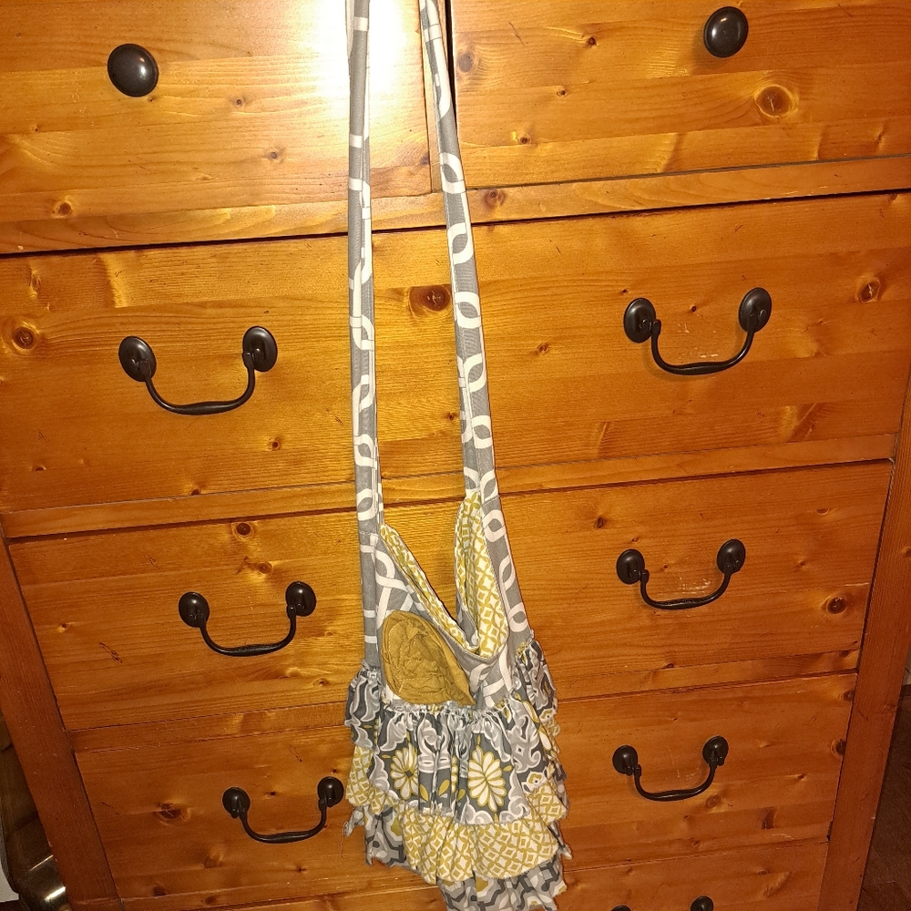 Chic Gray and Yellow Crossbody Bag with Casual Style